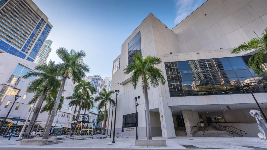 floridas-higher-education-pivot-sweeping-ban-on-undocumented-students-triggers-enrollment-and-financial-crisis